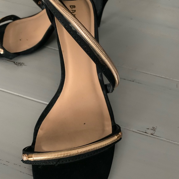 Stylish black and gold strappy sandals - Picture 2 of 5